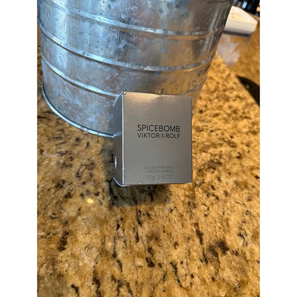 Spicebomb x Viktor & Rolf Candle - Picture 2 of 5